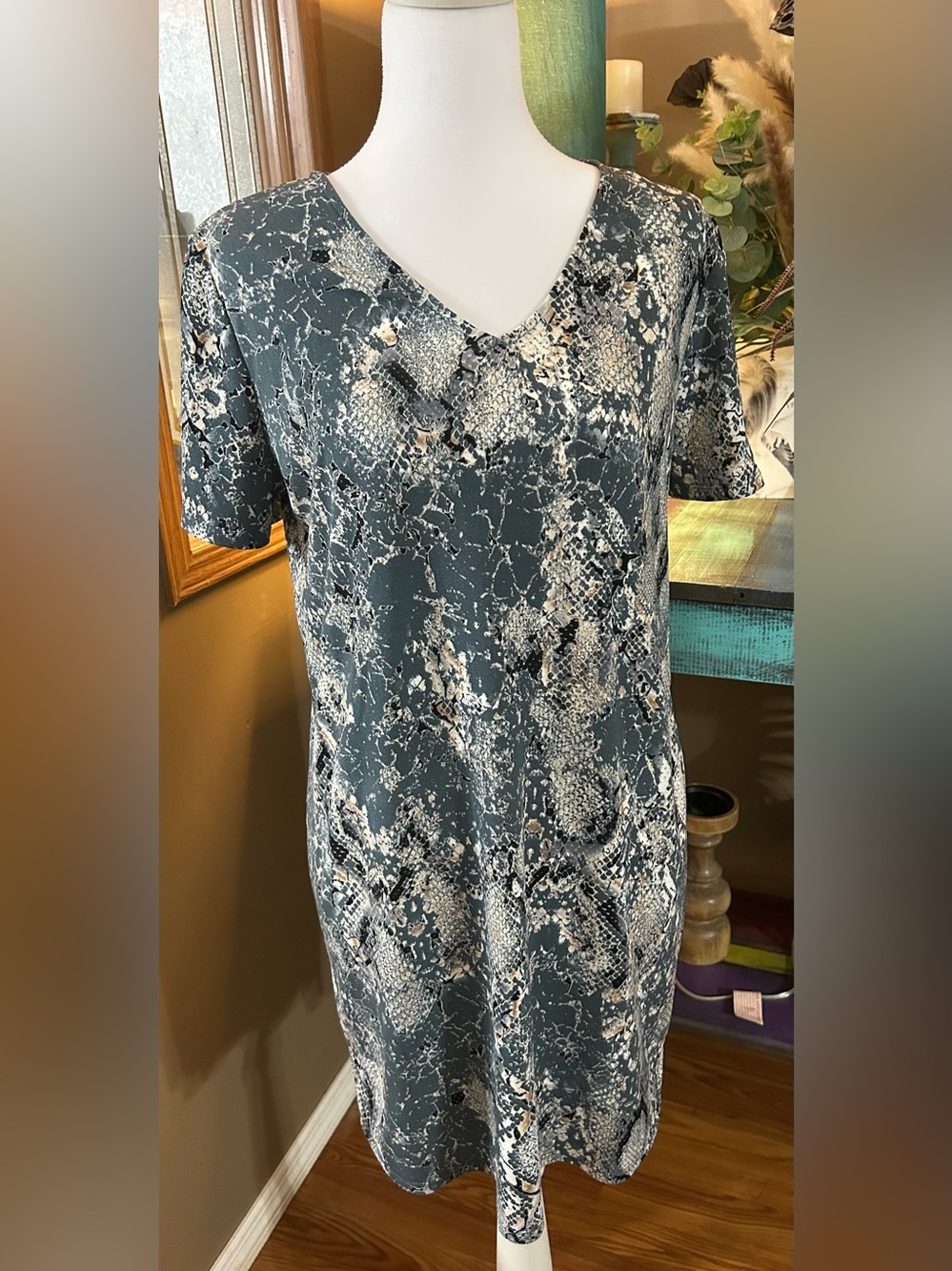 Christian Siriano Slate Blue Snake-Print V-Neck Short Sleeve Dress Size S